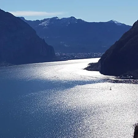 Il Bacio Sul Lago