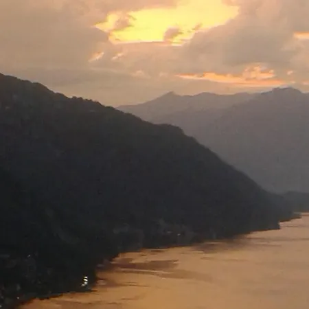 Il Bacio Sul Lago